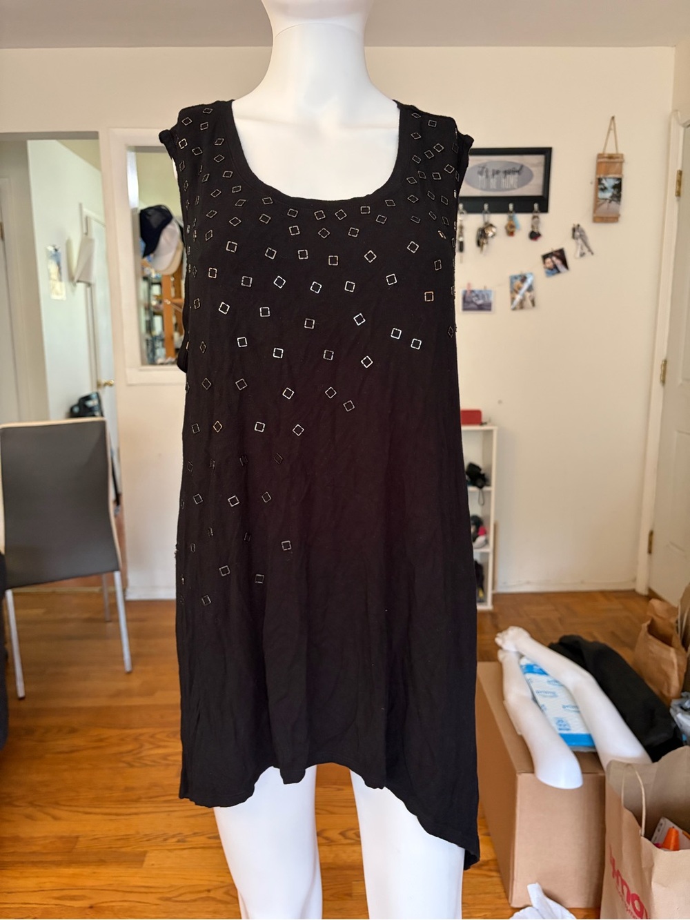VIP knits avenue Women's XL Black Geometric Studded Scoop Neck Tunic Tank Top
